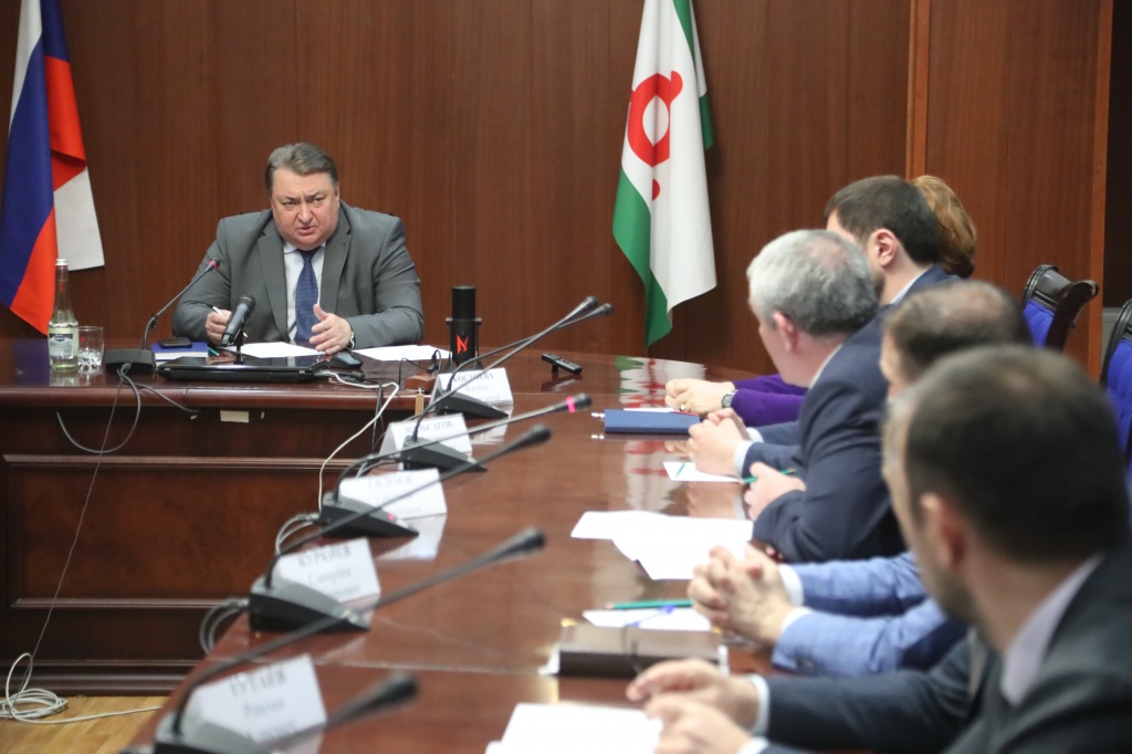 Совещание президиума правительства Ингушетии по вопросу обеспечения жильем жителей аварийных общежитий Назрани