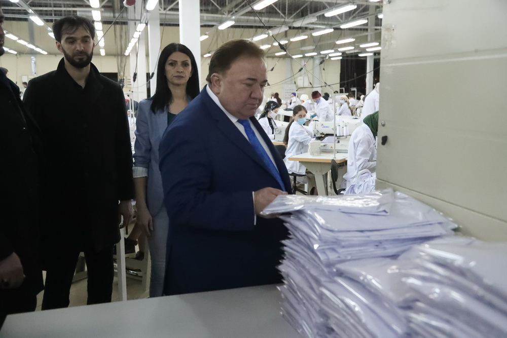 Внеплановый визит главы Ингушетии Махмуда-Али Калиматова на швейную фабрику
