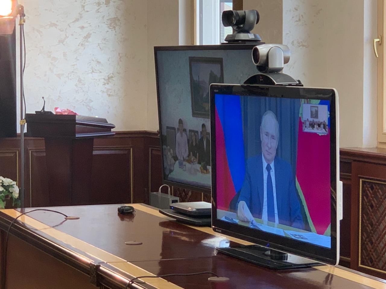 Видео-встреча президента РФ Владимира Путина с многодетными семьями